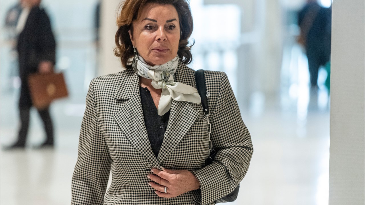 Ruinée, la veuve de Bernard Tapie vit avec une retraite de 800 euros par mois