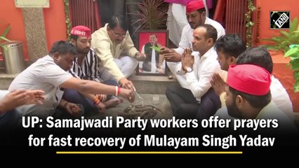 UP: Samajwadi Party workers offer prayers for fast recovery of Mulayam Singh Yadav