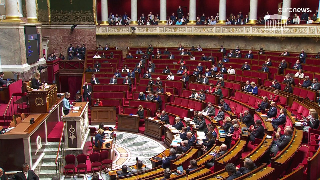 "Abandonner les sanctions, ce serait abandonner l'Ukraine", déclare la Première ministre française