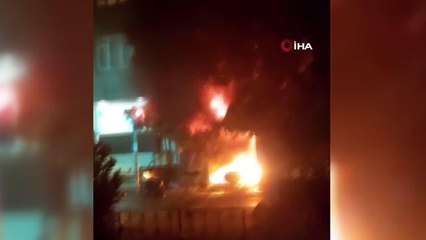 Küçükçekmece'de motosiklet tamircisinde patlama sonrası yangın çıktı