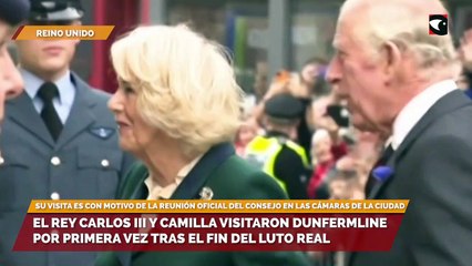 El rey Carlos III y Camilla visitaron Dunfermline por primera vez tras el fin del luto real