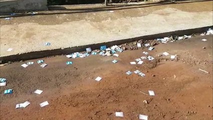 Internautas reclamam de 'santinhos' nas proximidades de um riacho na Rua Europa