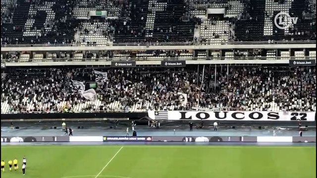 Torcida do Botafogo canta para o time mesmo após derrota para o Palmeiras no Nilton Santos