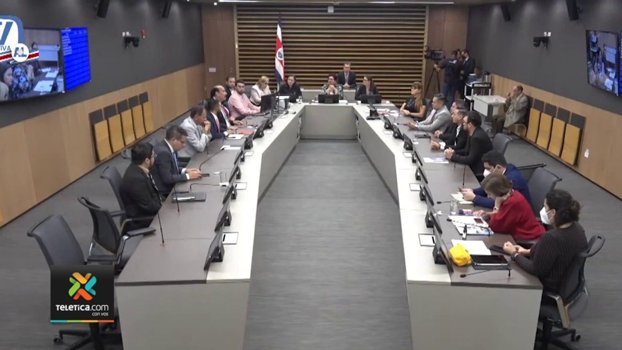 tn7-'Circo'-y-'show'--las-palabras-que-terminaron-con-'encontronazo'-en-comisión-que-investiga-partidos-políticos-031022