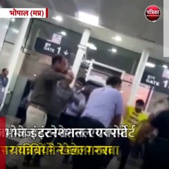 भोपाल (मप्र): राजा भोज इंटरनेशनल एयरपोर्ट पर फ्लाइट क्रू और यात्रियों ने खेला गरबा