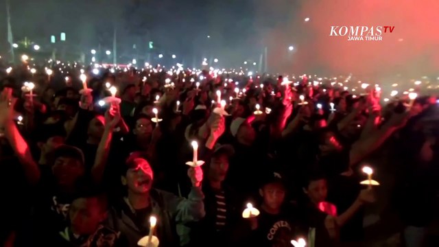 Ribuan Bonek dan Warga Surabaya Doa Bersama Korban Tragedi Kanjuruhan Malang
