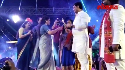 राणा दाम्पत्याचा 'क्यूट' डान्स.. नवनीत नाचल्या.. रवी बघत बसले!