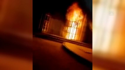 Irak’ın Zikar vilayetinde valilik binası ateşe verildi