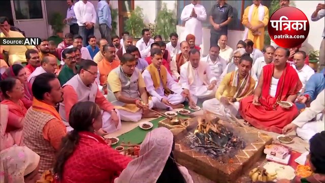 CM धामी ने BJP कार्यालय में किया हवन और कन्या पूजन, देखें VIDEO