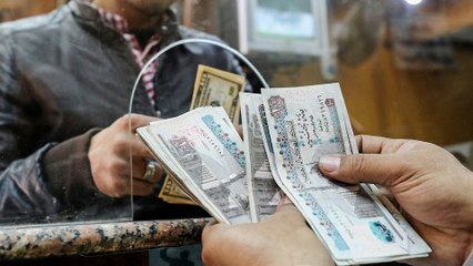 أسباب تهاوي الجنيه المصري أمام الدولار