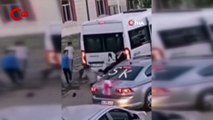 Sultanbeyli’de gelin arabasının önünü kesen çocuklara tekmeli saldırı