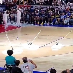 Au Japon, des serpillères autonomes nettoient le terrain pendant les matches NBA