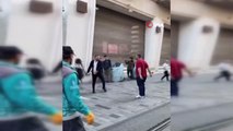Son dakika haberleri | İstiklal Caddesi'nde yumruk yumruğa kavga kamerada