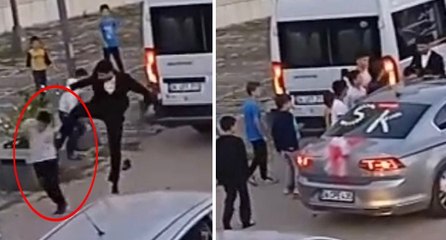 Gelin arabasının önünü kesen çocuklara tekmeli saldırı