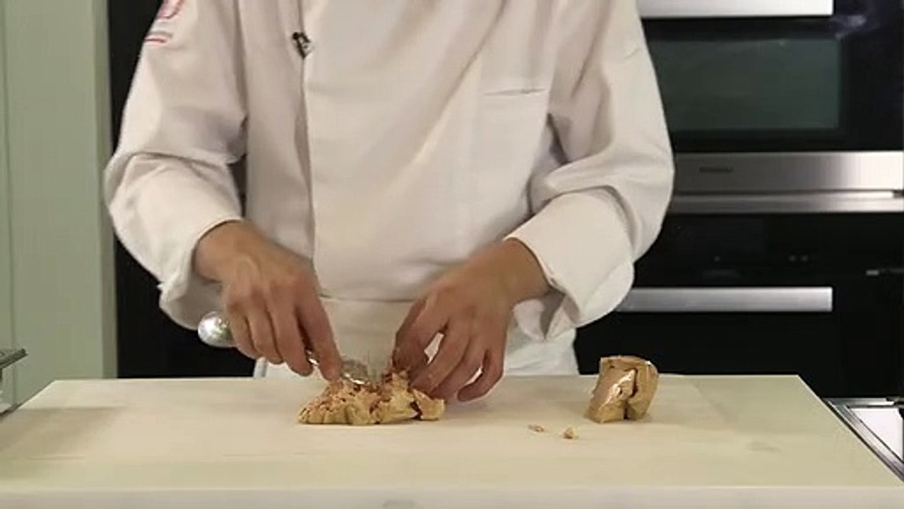 Déveiner (ou éveiner) un foie gras cru