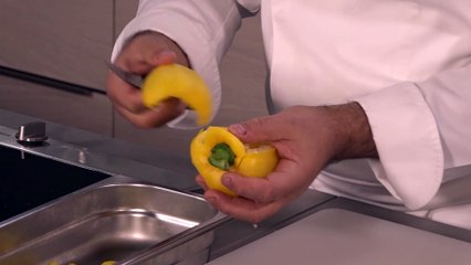 Éplucher et tailler un poivron en lanière