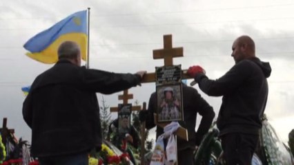Ucraina, a Bucha il funerale del top gun dei "Fantasmi di Kiev"