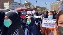 ویدئو؛ راهپیمایی زنان افغان در اعتراض به حمله انتحاری به یک موسسه آموزشی