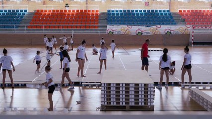 Nuevo suelo para gimnastas acrobáticas sin límite