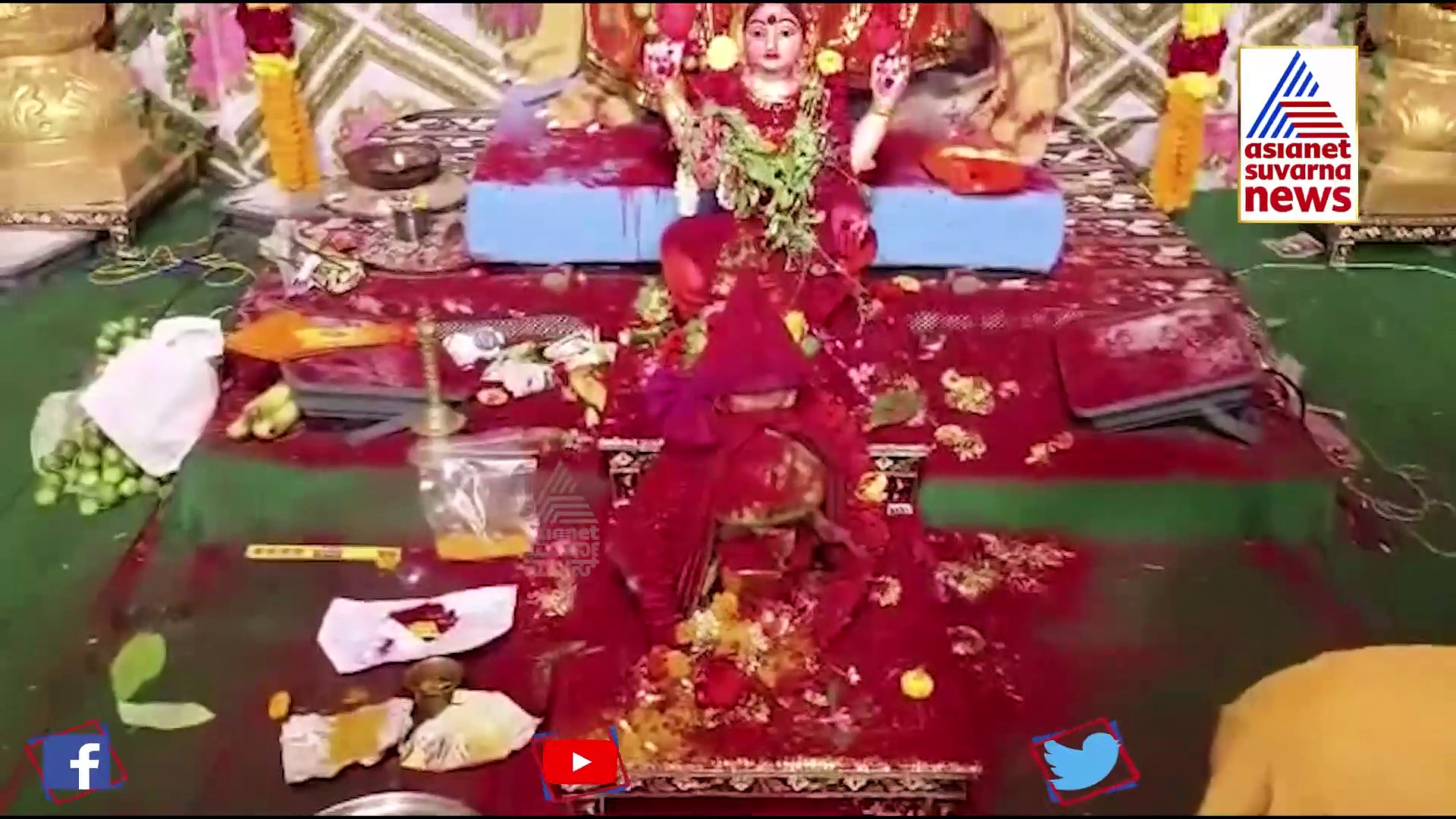 ನವರಾತ್ರಿಗೆ 8 ಕೋಟಿ ರೂಪಾಯಿ ನೋಟು ಹಾಗೂ ಚಿನ್ನಾಭರಣದಿಂದ ಕಂಗೊಳಿಸಿದ 135 ವರ್ಷ ಹಳೆ ದೇಗುಲ!