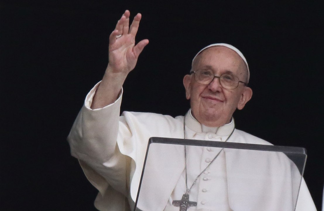Pope Francis urges Vladimir Putin to 'stop this spiral of violence and death'