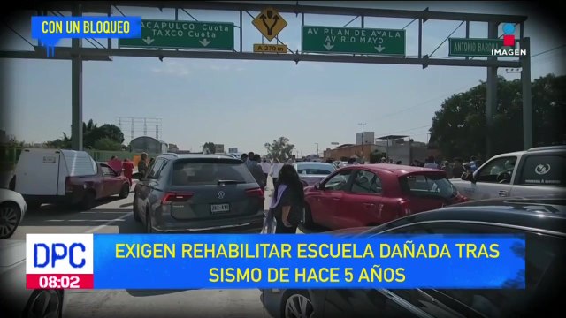 Bloquean autopista México-Cuernavaca; exigen que kínder abra tras sismo del 2017