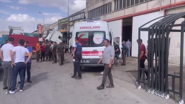 Son dakika haberi: Kamyonun yakıt deposunun patlaması sonucu 4 kişi yaralandı