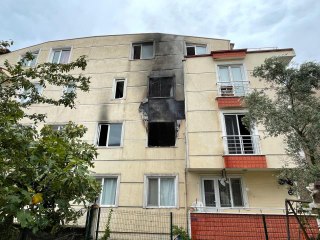 Yangında mahsur kalan kadın kurtarıldı