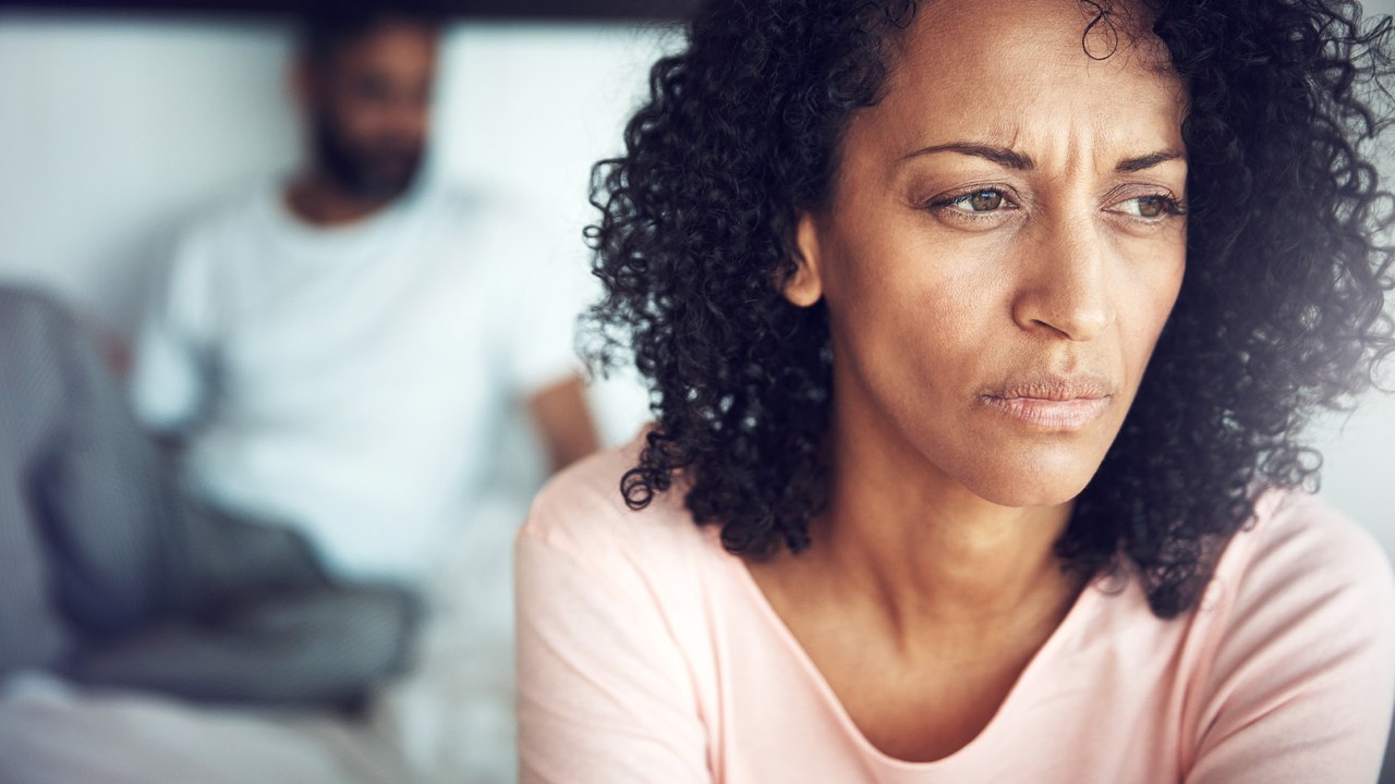 Midlife Crisis bei Frauen: Woran du erkennst, dass du mittendrin steckst