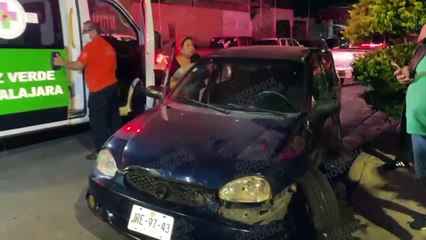 Un Chevy y una Lincoln chocaron aparatosamente en calles de colonia Insurgentes