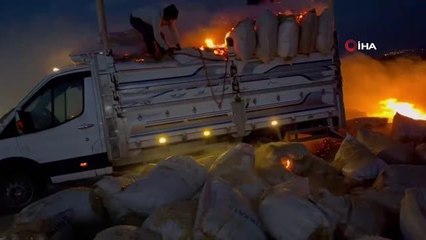 Saman yüklü pikap alev aldı: İşçiler seferber oldu