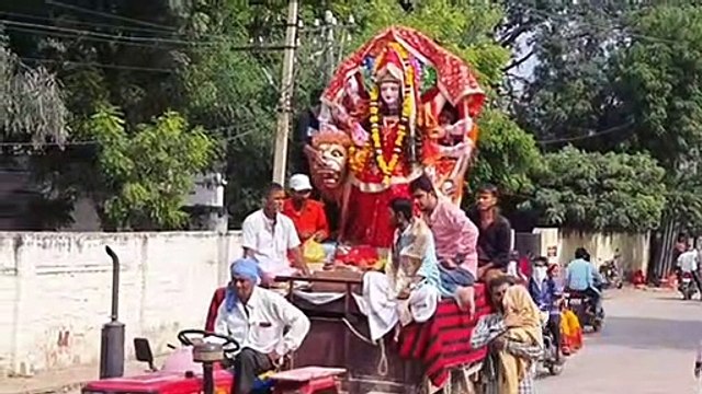 पहले कलक्टर-एसपी ने किया फ्लैग मार्च, फिर निकली दुर्गा प्रतिमाओं की निकली विसर्जन यात्रा
