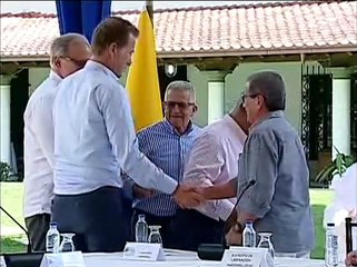 Gobierno de Colombia y el ELN firman comunicado en Caracas
