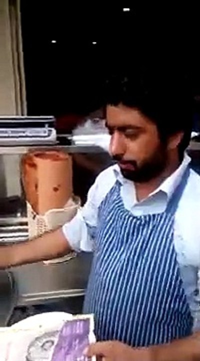 Halwa_Puri_Aur_Chanay_Street_food_of_Karachi_Pakistan(240p)