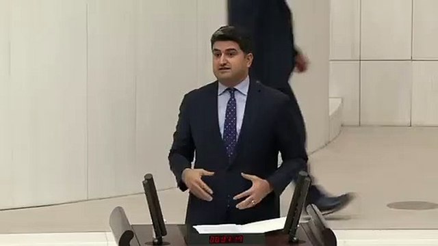 CHP’li Onursal Adıgüzel: “Ortada daha yasa yok! Fahrettin, Dezenformasyonla Mücadele Merkezi kurmuş, başına da bir pelikancıyı koymuş. Allah aşkına söyleyin; bu merkez ne iş yapıyor?”