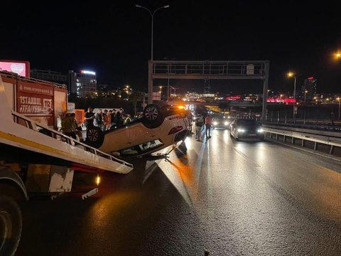 Son dakika haber | Beylikdüzü'nde zincirleme trafik kazasında 4 kişi yaralandı