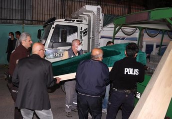 Bayrampaşa'da park halindeki kamyonun içinde bir kişi ölü bulundu