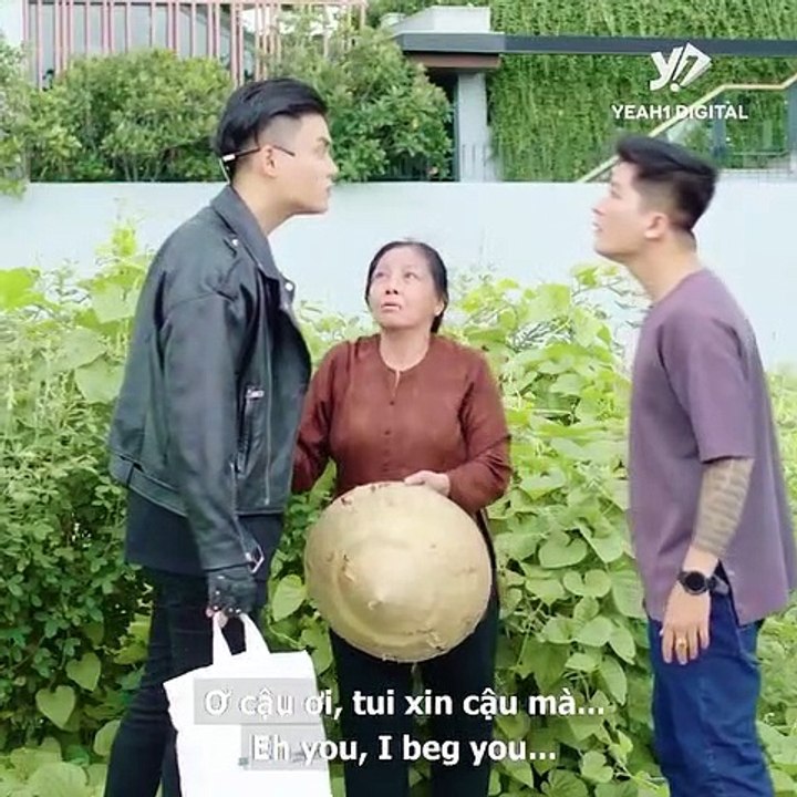 Con để mẹ ngồi dưới sàn xe, con như này thà không có còn hơn