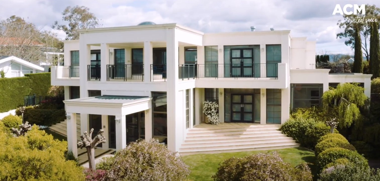 House tour of 82 Empire Circuit, Deakin | Octob...