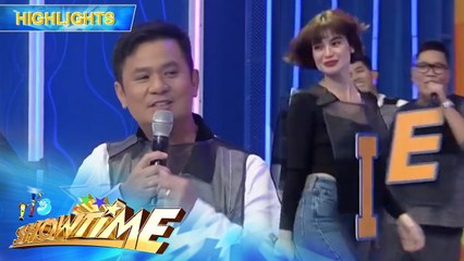 Ogie notices the model walk of Anne | It’s Showtime