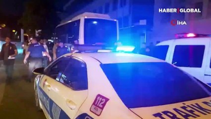 Otobüsün altında kaldı: Vatandaşlar otobüsü kaldırarak kurtardı