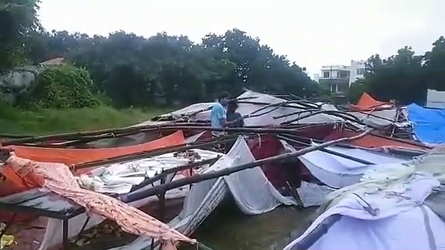 मंदिर में होती है पूजा तो बजाए जाते अश्लील गाने, परिसर के ठीक सामने शौच करते हैं धर्म विशेष के लोग