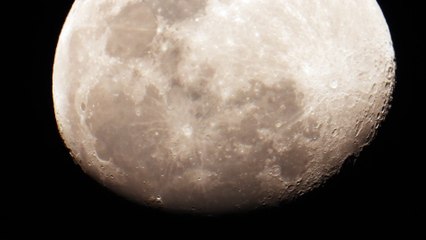 luna en fase gibosa creciente iluminada al 91%