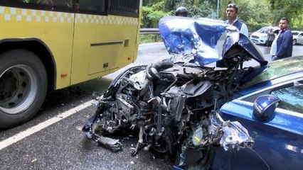 SARIYER'DE İETT OTOBÜSÜYLE OTOMOBİL KAFA KAFAYA ÇARPIŞTI