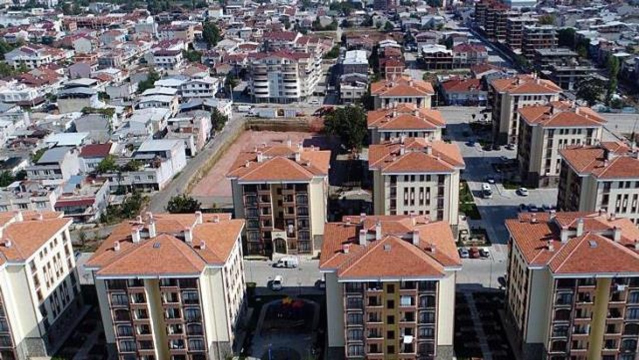 Bazı ev sahiplerinin kiracılardan maaş bordrosu ve  kredi notu istemesi tepki topladı