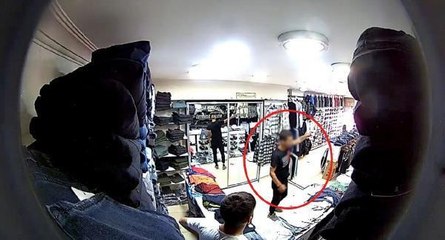 Son dakika haberi: ÇALDIĞI KREDİ KARTIYLA ALIŞVERİŞ YAPAN ŞÜPHELİ KAMERADA