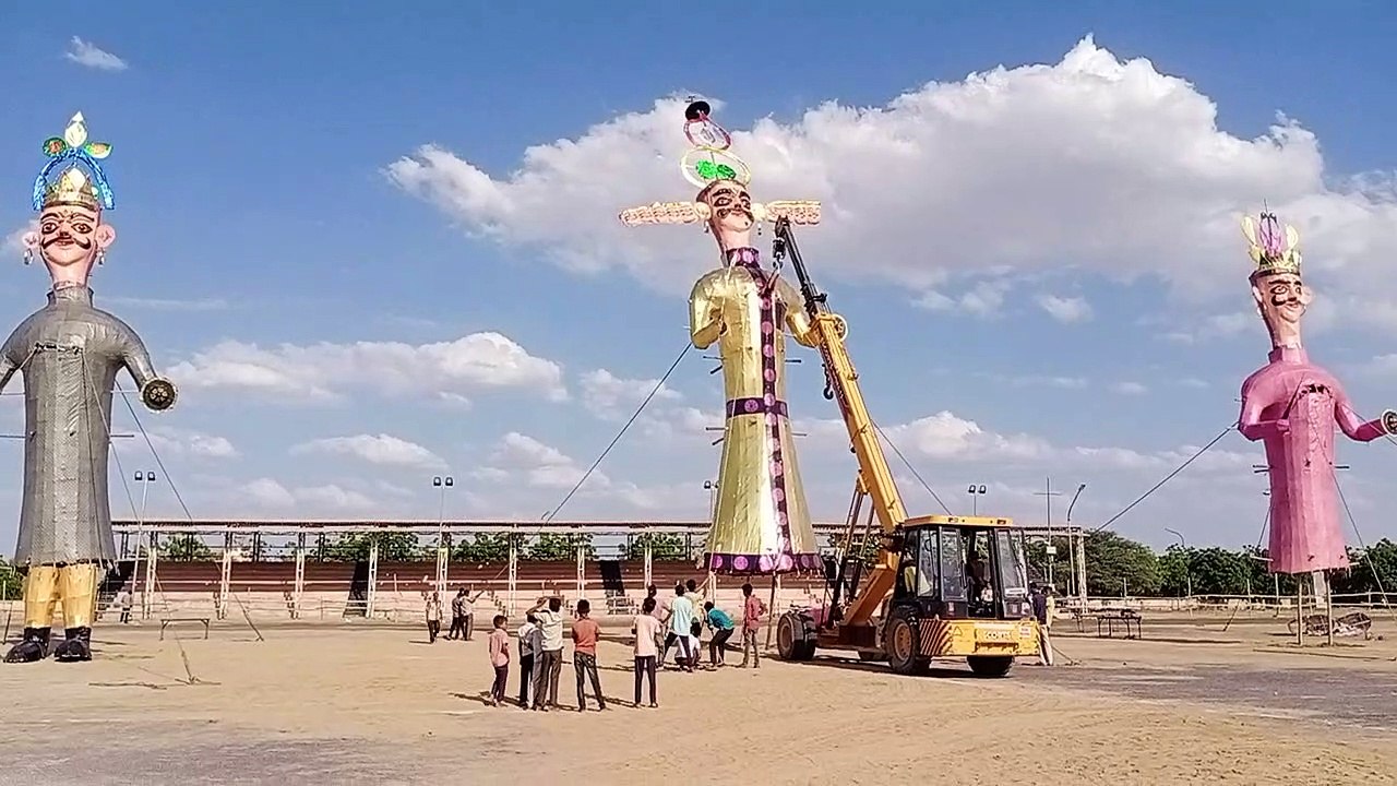 रावण, कुम्भकरण व मेघनाद के पुतले तैयार, आज श्रीराम करेंगे रावण का दहन