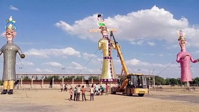 रावण, कुम्भकरण व मेघनाद के पुतले तैयार, आज श्रीराम करेंगे रावण का दहन