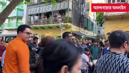 মল্লিকবাড়ির পুজো, বিসর্জনে ছেলেকে নিয়ে এলেন কোয়েল