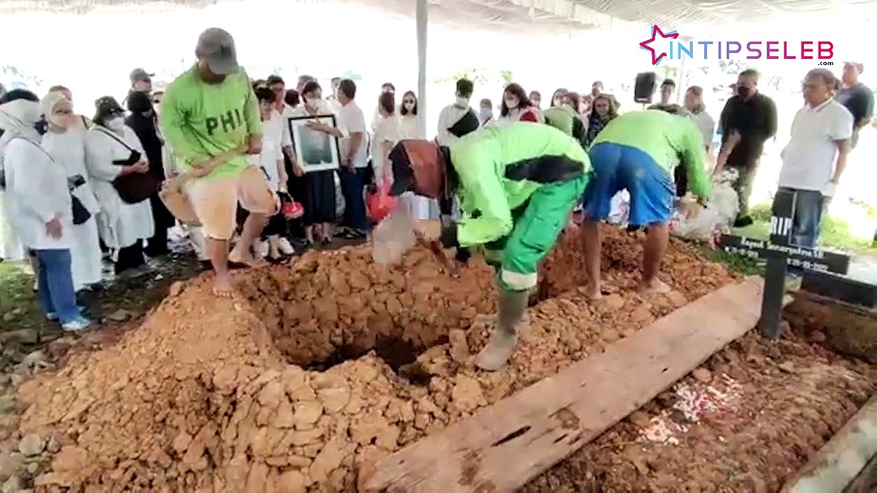 Pemakaman Ibunda Gading Marten, Gisel-Gading Sangat Hangat